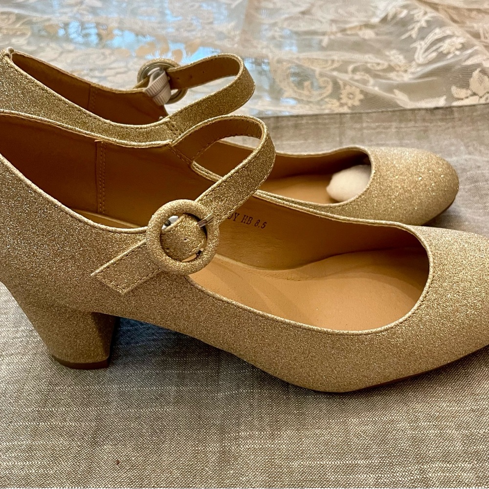 Shoes - Picture 4 of 7
